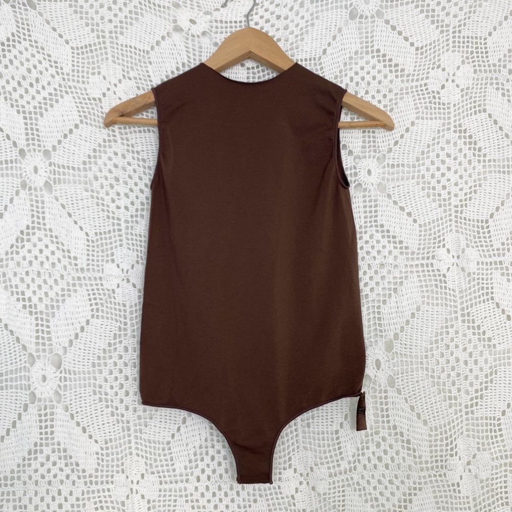 SKIMS ESSENTIAL CREW NECK SLEEVELESS Thong BODYSUIT - Cocoa L/XL